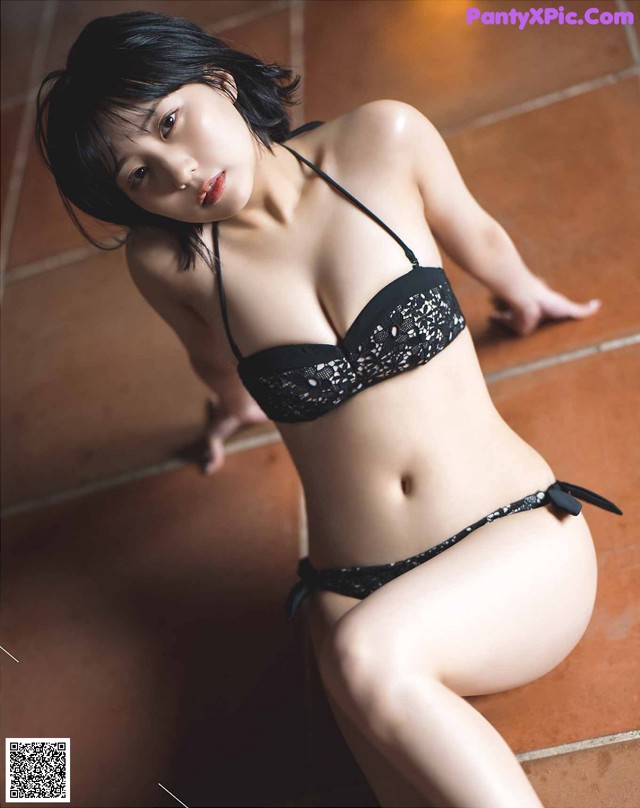 Miku Tanaka 田中美久, Young Gangan 2022 No.11 (ヤングガンガン 2022年11号) No.3119c8